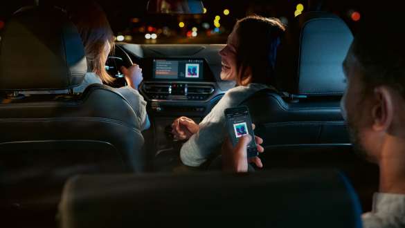 Frontal close-up of the cockpit display of the BMW 3 Series Sedan with Connected Command.