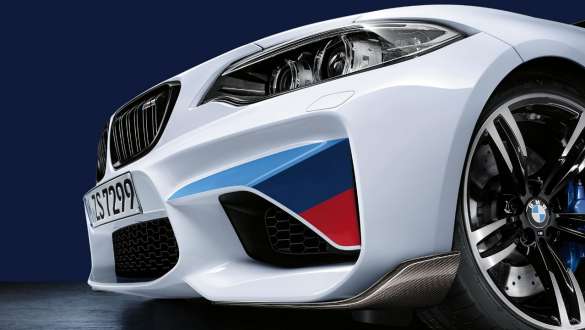 Lateral close-up of the front of the BMW 3 Series Sedan with focus on the BMW M Performance front splitter carbon fibre.