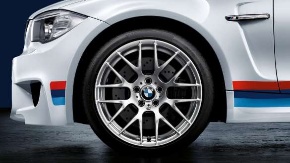 Close-up view of the BMW 3 Series Sedan with focus on the BMW M Performance light alloy wheels 405 M.